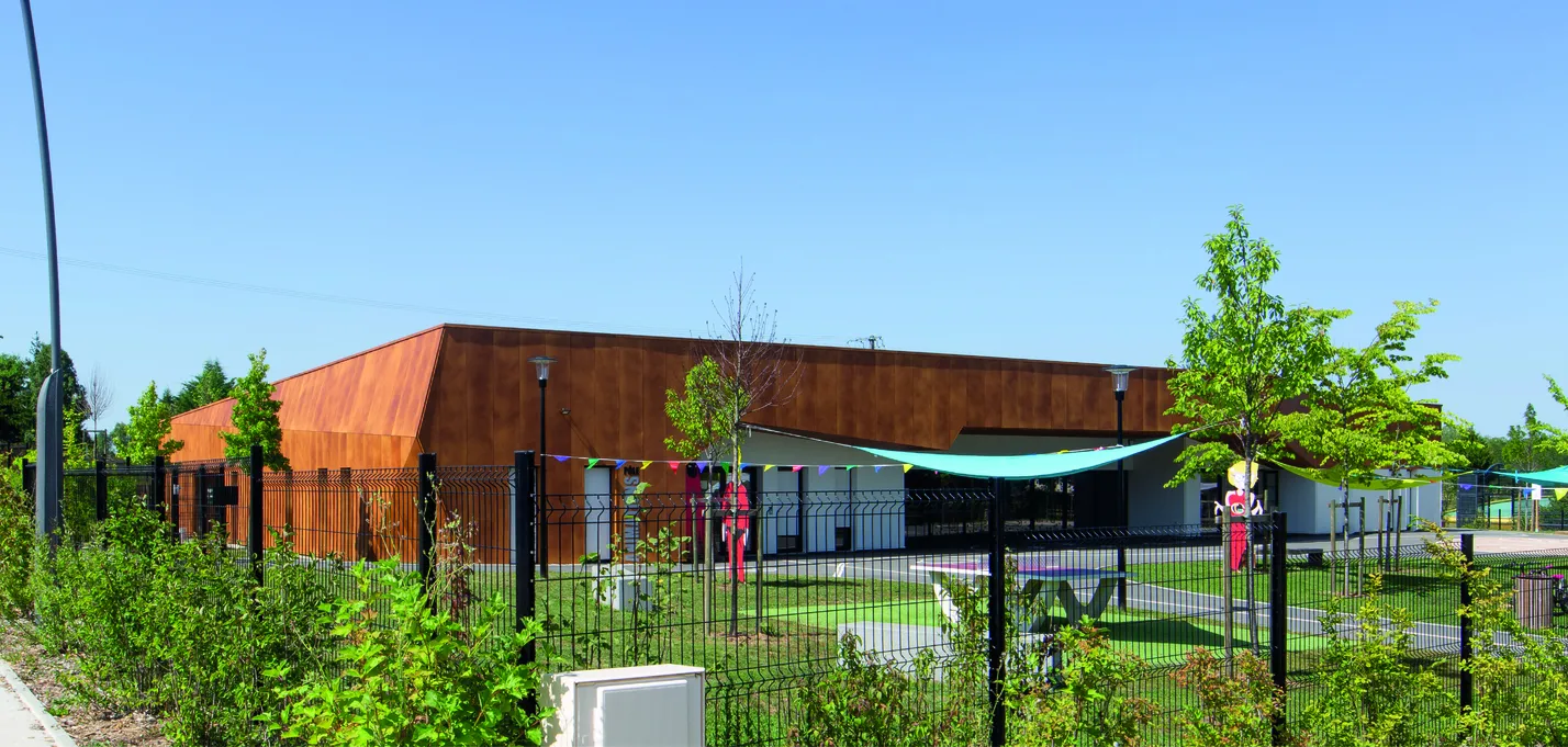 3 pole - beychac et caillau _buildingCompressFormat