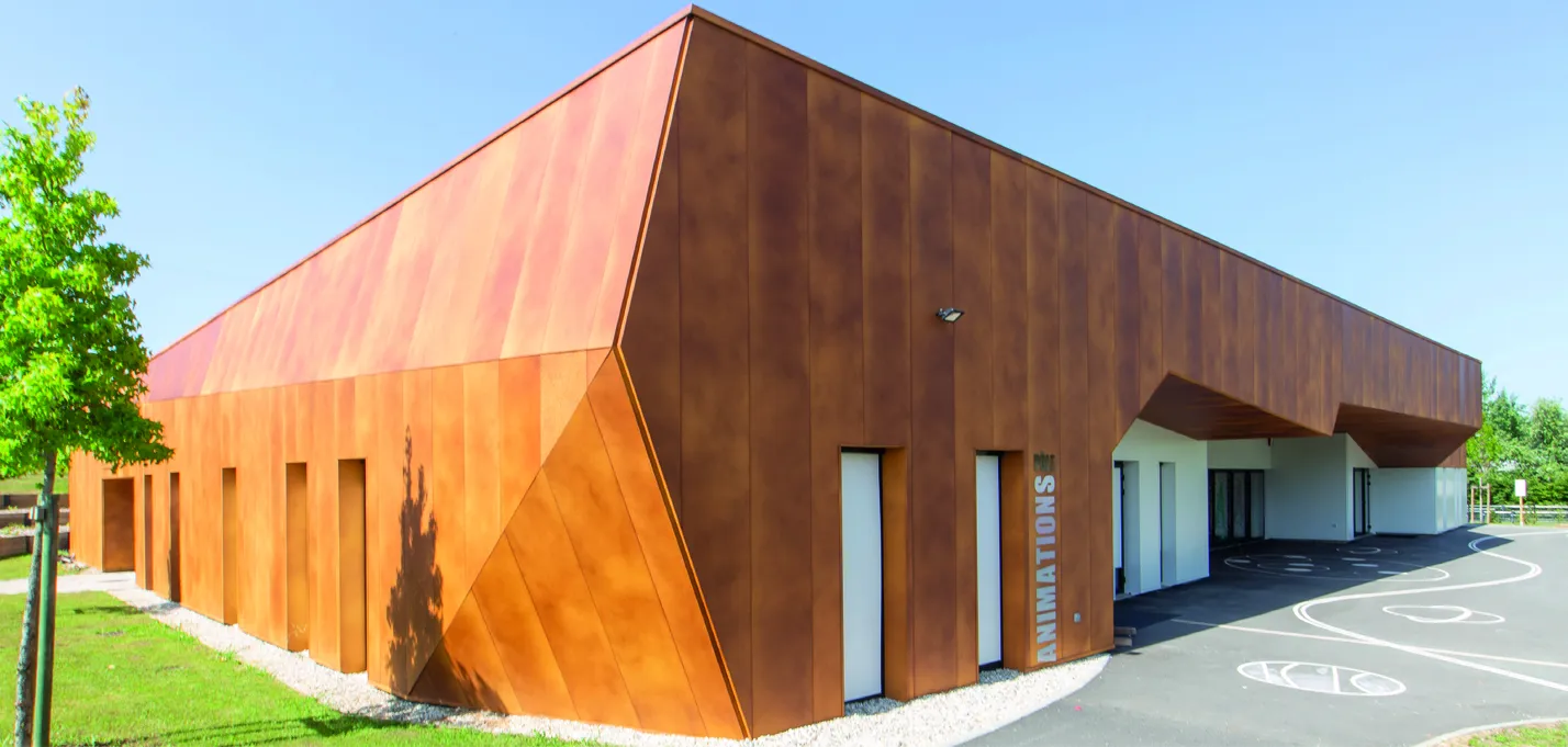 8 pole - beychac et caillau _buildingCompressFormat