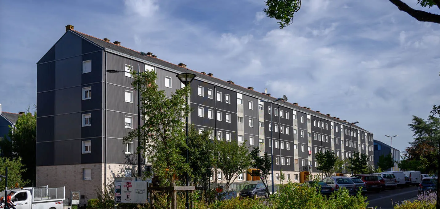 buildingCompressFormat_3 Le Dolmen 35.jpg