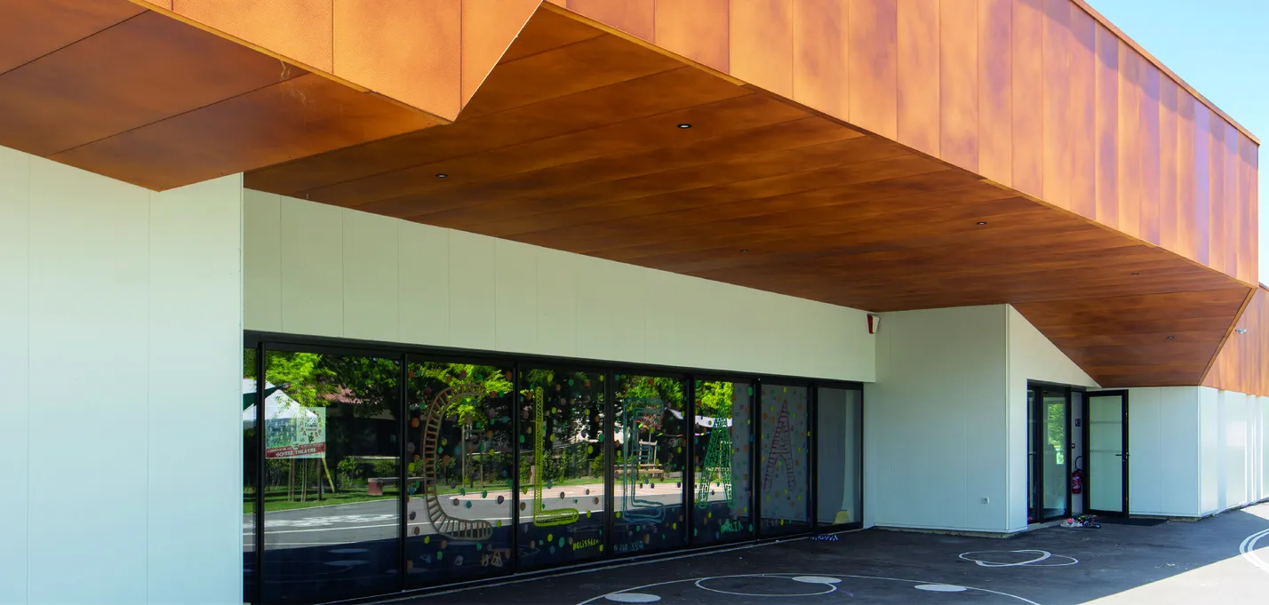 9 pole - beychac et caillau _buildingCompressFormat