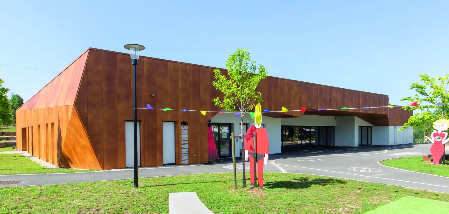 7 pole - beychac et caillau _buildingCompressFormat