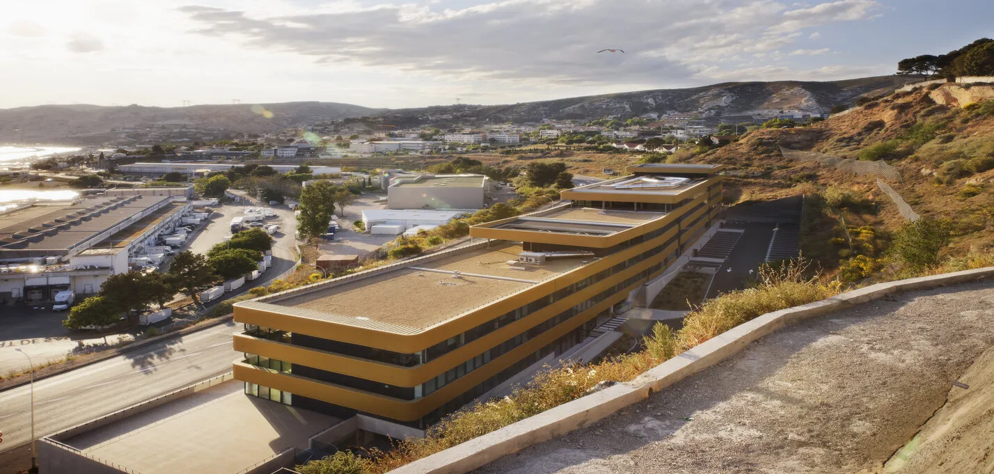 buildingCompressFormat_2 AZUREA _ Marseille © Camille Gharbi .jpg