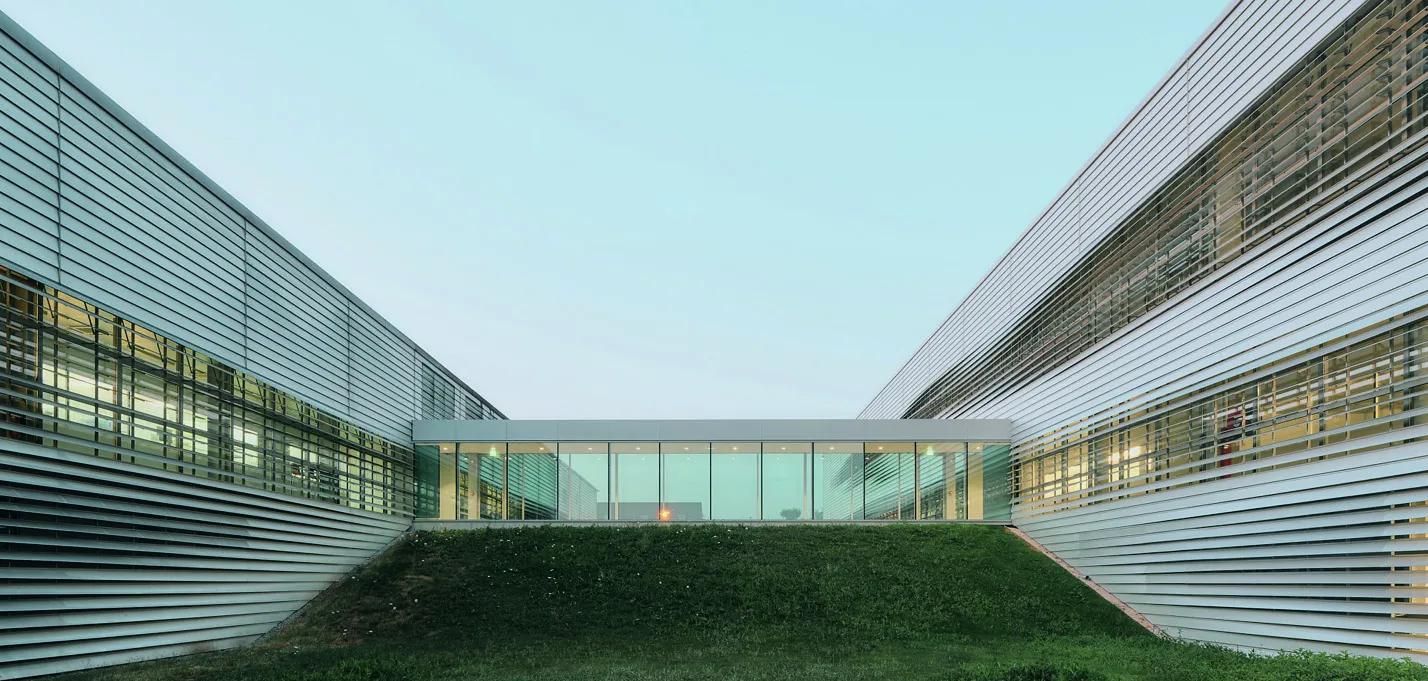 buildingCompressFormat_6 Sophysa_Besancon_Epaillard Machado_11.jpg