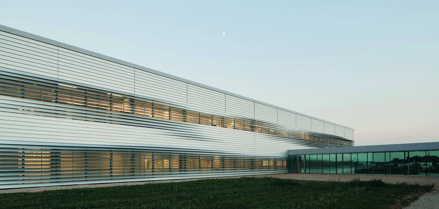 buildingCompressFormat_4 Sophysa_Besancon_Epaillard Machado_10.jpg